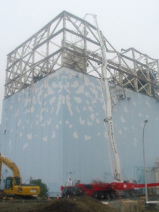 Measuring the density of radioactive substances above No 1 reactor at Fukushima on 22 May 2011.