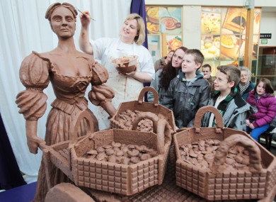Food artist Prudence Staite creates a chocolate Molly Malone in Dundrum Town Centre today