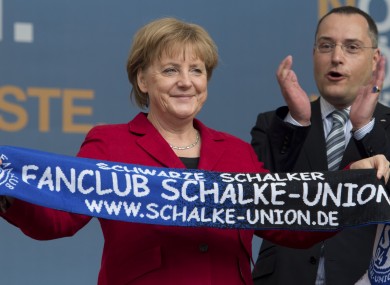 Angela Merkel has been trying to endear herself to soccer fans in Gelsenkirchen - but the outgoing SPD-Green coalition is likely to keep power in local elections there.