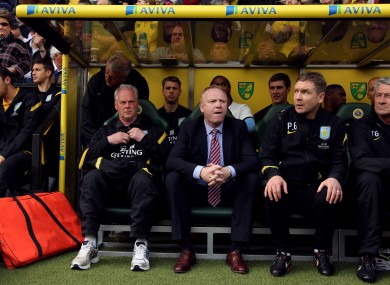 Alex McLeish on the bench at Carrow Road yesterday.