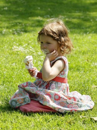 Miri Tricklebank, 3, enjoyed the weather (and her ice-cream break) yesterday.