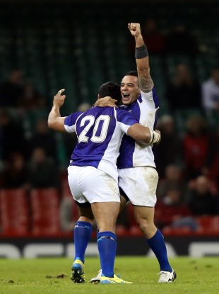 Samoa's Kahn Fotuali'i and Tivaini Foama'i celebrate.