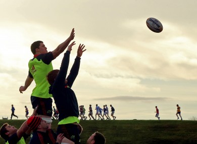 General view of the Munster forwards practicing a line out at UL.