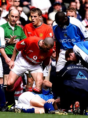 Roy Keane stands over Alfie Haaland.