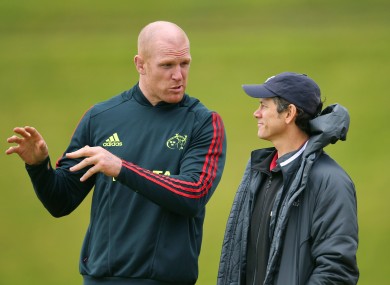 Ireland captain Paul O'Connell chats to Les Kiss at a Munster training session in 2012.