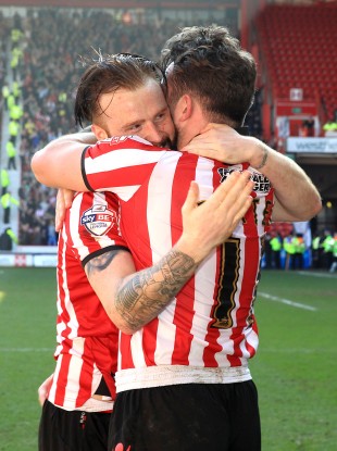 Sheffield United's John Brayford (left) celebrates scoring their second goal of the game with team-mate Jose Baxter.