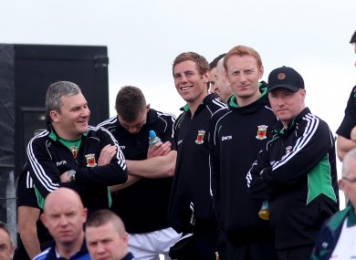 Gavin Duffy (centre) chats with Mayo boss James Horan.