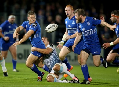 Jimmy Gopperth offloads for Gordon D'Arcy's try.