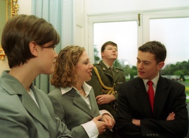 Emma McAleese, Chelsea Clinton, and Justin McAleese at Áras an Uachtarain in 2000.