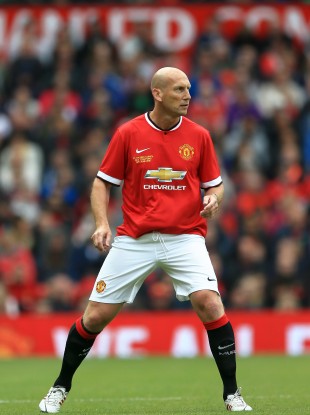 soccer-manchester-united-legends-v-bayern-munich-legends-old-trafford-4-310x415.jpg