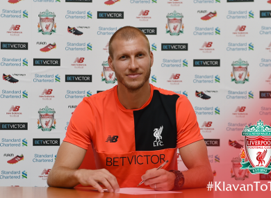 Klavan signing his contract today.