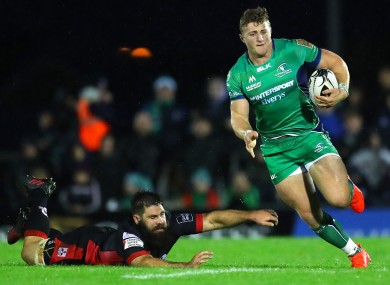 Peter Robb evades Cornell du Preez.