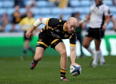 Tom Simpson touches down for Wasps.