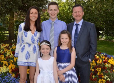 Megan Crowley (l) and her family.
