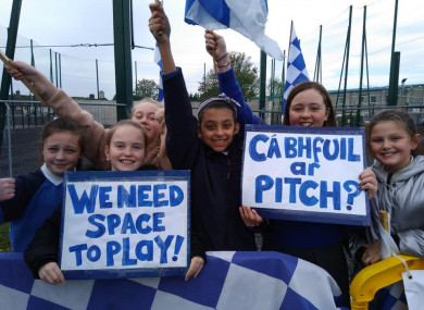 The letters of over 250 children from Gaelscoil Bharra will be handed into the Department of Education today calling for the restoration of their playing field.