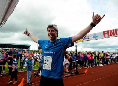 Alan Corcoran completing his 35-marathon run.