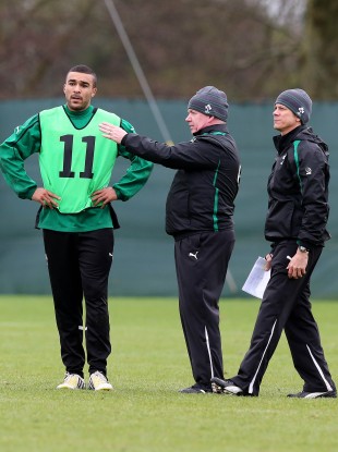 Simon Zebo receives instructions from Declan Kidney and Les Kiss.