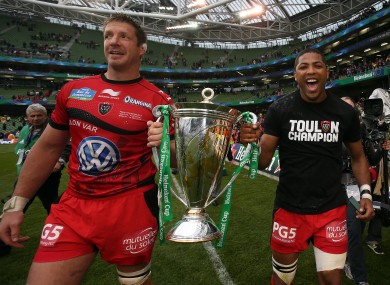 Bakkies Botha and Delon Armitage celebrate with the Heineken Cup.