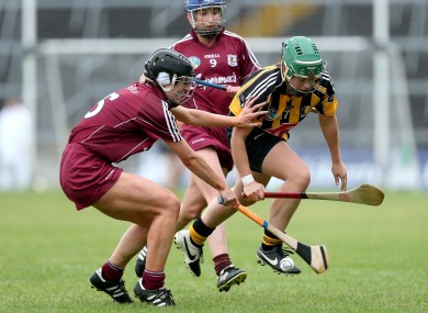 Sinead Cahalan and Aoide Neary fight for possession.