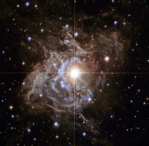 what-youre-seeing-at-the-center-of-this-hubble-image-is-a-very