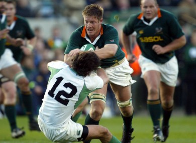 Shane Horgan gets in front of Bakkies Botha at home to the 'Boks in 2004.