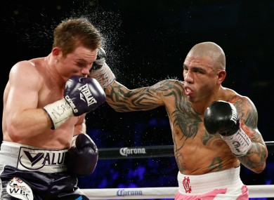 Miguel Cotto (right) fighting Canelo Alvarez in 2015