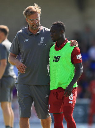 Liverpool's manager speaking to Keita earlier this season.