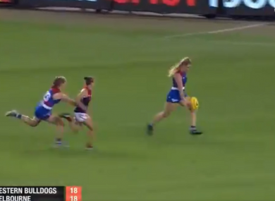 Aisling McCarthy about to pull the trigger for the Western Bulldogs.