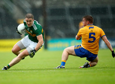 Stephen O'Brien runs at the Clare defence.