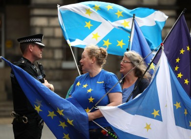 Pro-EU demonstrators outside the Court of Session in Edinburgh ysesterday.