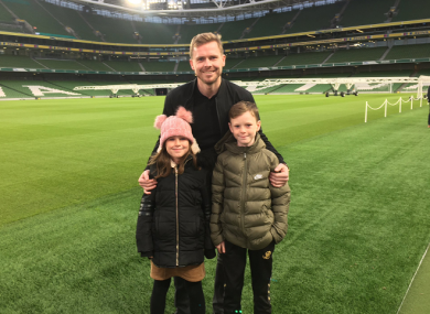 Tom Elmes with his kids, Maisie and Alfie, at the launch of the FAI Cup finals on Wednesday.