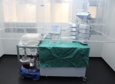 The donor liver is connected in the white container in the upper left.