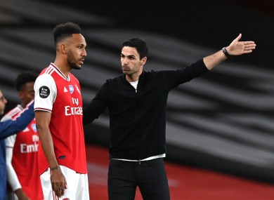 Aubameyang receiving instructions from Arteta.