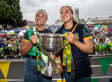 Orlagh Lally (right) and Vikki Wall celebrate at Meath's homecoming in Navan on Monday.