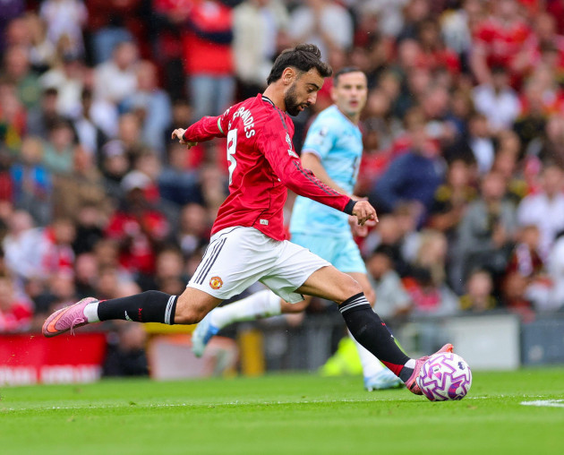 Manchester United rescue win over Burnley with 97th-minute Fernandes penalty