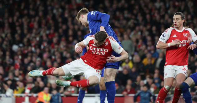 Arsenal leave it late to beat Everton and maintain Premier League title charge