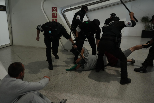 Police seen beating people at Spanish airport as Gaza activists return