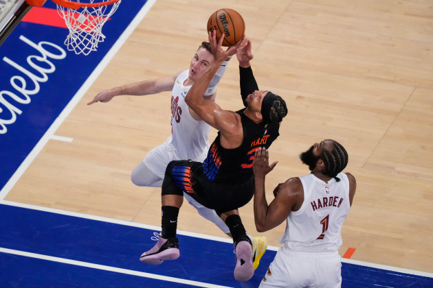 Second-half surge carries Knicks past Cavs for 2-0 NBA East lead