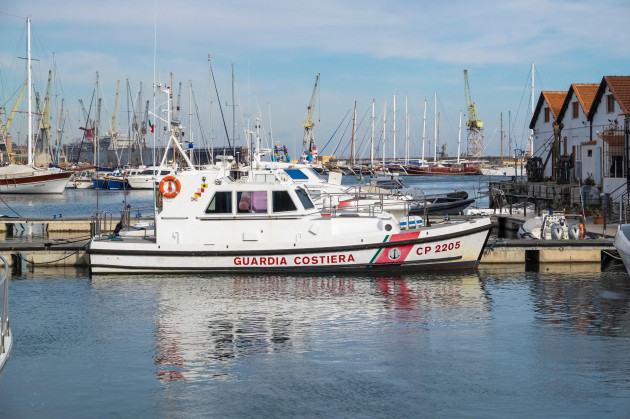 At least 10 dead in shipwreck off Malta as search operation 