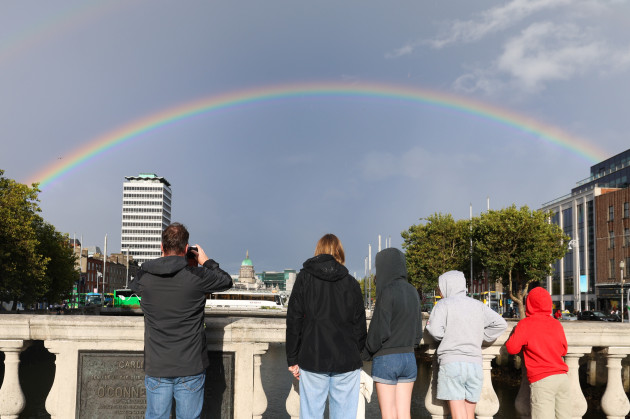 The warm weather is sticking around, but there's a bit of drizzle on the way this week