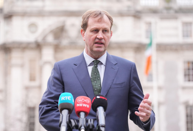 Justice minister says he won't buckle to pressure from solicitors over flat-fee legal aid change