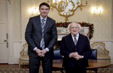 Moill ar sheirbhisí phoiblí as Gaeilge de bharr spriocanna caillte an Rialtais