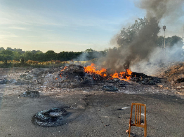 Loyalist bonfire set alight early as PSNI began operation to remove replica mosque