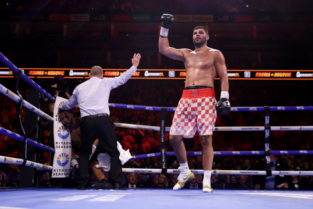 Moses Itauma taken to hospital after being stopped in heavyweight title fight